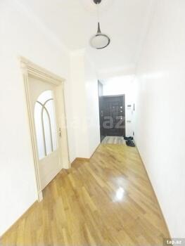 3-otaqlı yeni tikili, İnşaatçılar m., 152 m²
