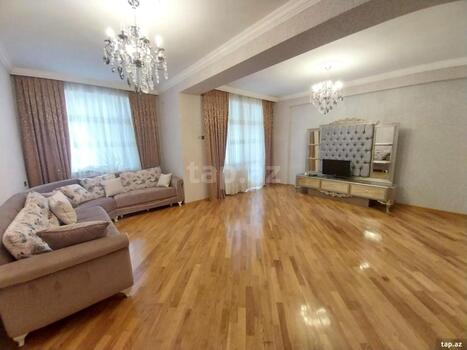 3-otaqlı yeni tikili, İnşaatçılar m., 152 m²