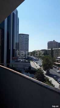 4-otaqlı mənzil, İnşaatçılar pr., 105 m²
