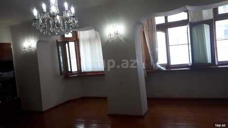 4-otaqlı mənzil, İnşaatçılar pr., 105 m²