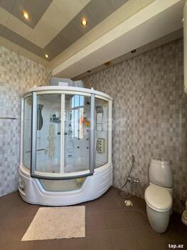 4-otaqlı yeni tikili, İnşaatçılar pr., 175 m²