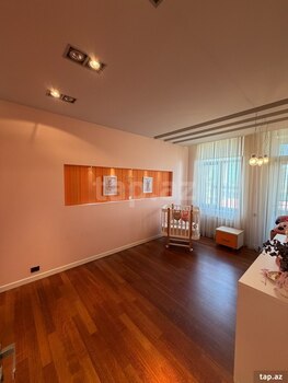 4-otaqlı yeni tikili, Elmlər Akademiyası m., 220 m²