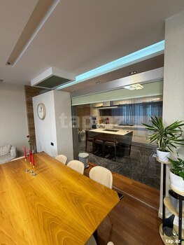4-otaqlı yeni tikili, Elmlər Akademiyası m., 220 m²