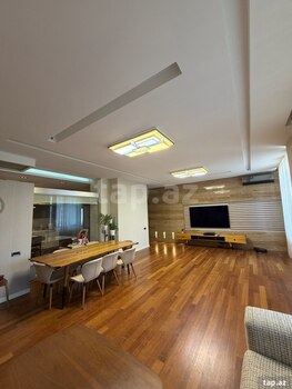 4-otaqlı yeni tikili, Elmlər Akademiyası m., 220 m²