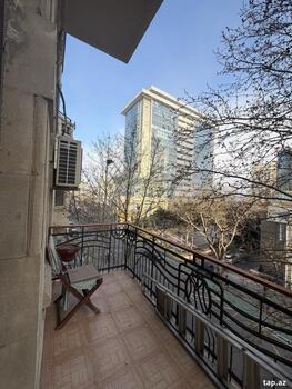 5-otaqlı mənzil, Xəqani küç., 210 m²