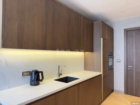 4-otaqlı yeni tikili kirayə verilir, Babək pr., 180 m²