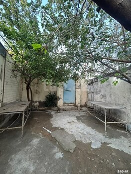 4 sot torpaq sahəsi, Binə qəs.