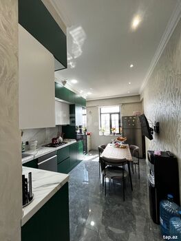 4-otaqlı yeni tikili, 8 Noyabr pr., 170 m²