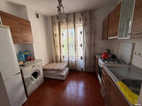 2-otaqlı mənzil kirayə verilir, M. Senani küç., 60 m²