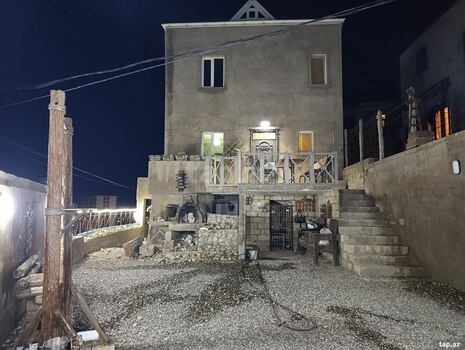 Həyət evi, Rza Talıbov küç.Ev 81a