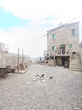 Həyət evi, Rza Talıbov küç.Ev 81a