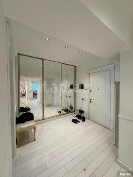 4-otaqlı yeni tikili, 8 Noyabr pr., 181 m²
