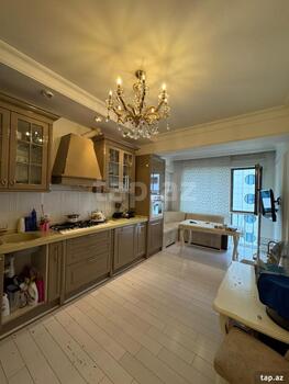 4-otaqlı yeni tikili, 8 Noyabr pr., 181 m²