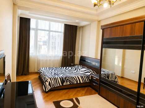 4-otaqlı yeni tikili, Məhəmməd Naxçıvani küç., 170 m²