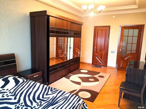 4-otaqlı yeni tikili, Məhəmməd Naxçıvani küç., 170 m²
