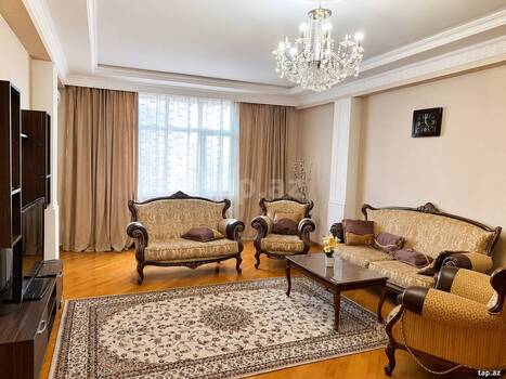 4-otaqlı yeni tikili, Məhəmməd Naxçıvani küç., 170 m²