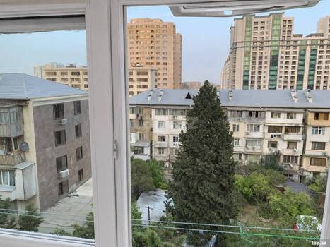 2-otaqlı mənzil kirayə verilir, E.Akademiyası m., 47 m²