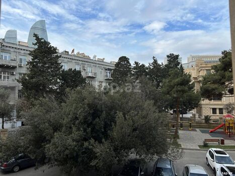 2-otaqlı mənzil kirayə verilir, 28 May m., 65 m²