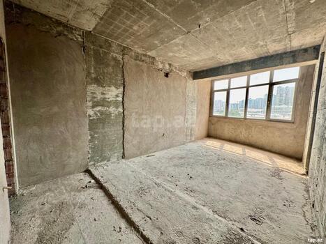 4-otaqlı yeni tikili, İnşaatçılar pr., 215 m²