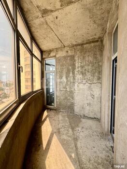 4-otaqlı yeni tikili, İnşaatçılar pr., 215 m²