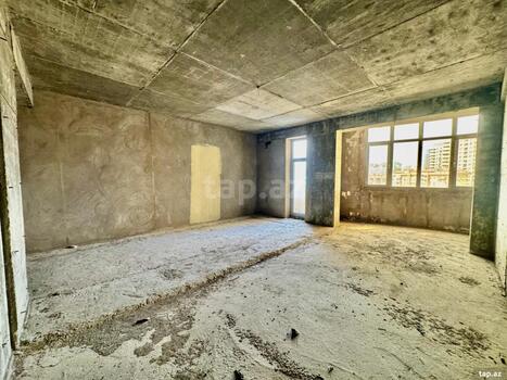 4-otaqlı yeni tikili, İnşaatçılar pr., 215 m²