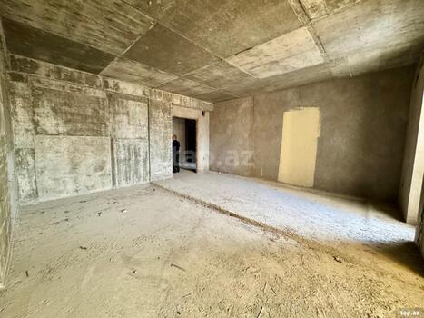 4-otaqlı yeni tikili, İnşaatçılar pr., 215 m²