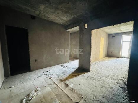 4-otaqlı yeni tikili, İnşaatçılar pr., 215 m²