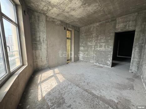 4-otaqlı yeni tikili, İnşaatçılar pr., 215 m²