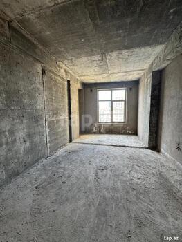 4-otaqlı yeni tikili, İnşaatçılar pr., 215 m²