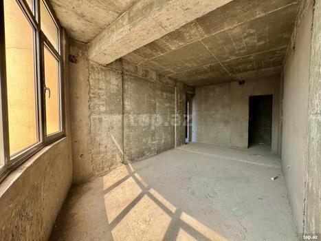 4-otaqlı yeni tikili, İnşaatçılar pr., 215 m²