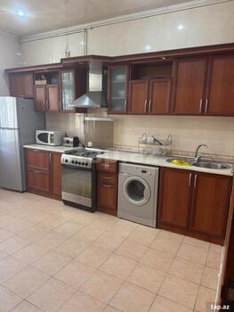 2-otaqlı yeni tikili kirayə verilir, 28 May m., 90 m²