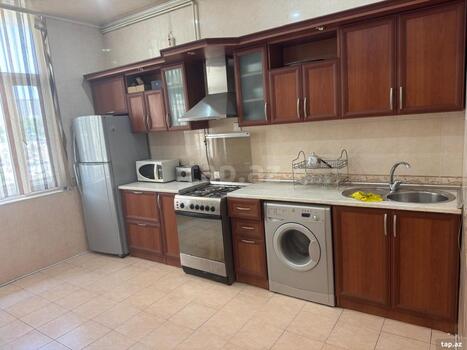 2-otaqlı yeni tikili kirayə verilir, 28 May m., 90 m²