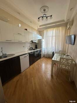 3-otaqlı yeni tikili kirayə verilir, Ə.Salamzadə küç., 130 m²
