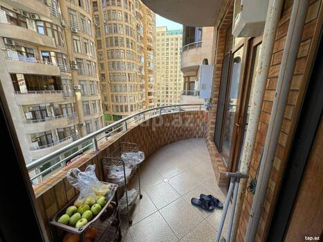 4-otaqlı yeni tikili, Sərdar Səfərov küç., 198 m²