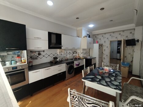 3-otaqlı yeni tikili, 8 Noyabr m., 150 m²