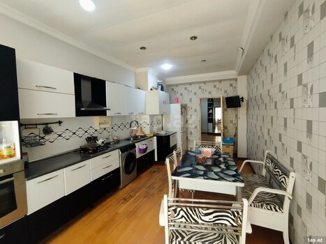 3-otaqlı yeni tikili, 8 Noyabr m., 150 m²