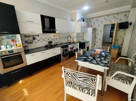 3-otaqlı yeni tikili, 8 Noyabr m., 150 m²