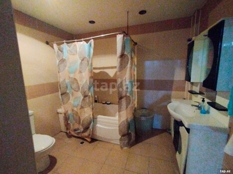 3-otaqlı yeni tikili, 8 Noyabr m., 150 m²