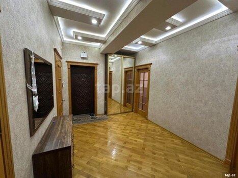 3-otaqlı yeni tikili, 8 Noyabr m., 127 m²