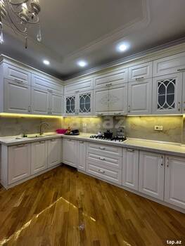 3-otaqlı yeni tikili, Elmlər Akademiyası m., 134 m²