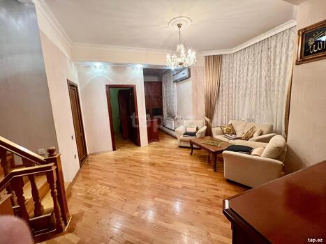 Villa, Gənclik m.