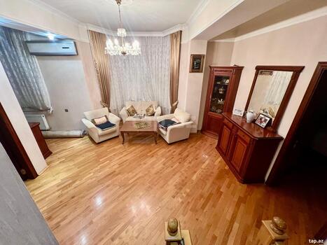 Villa, Gənclik m.
