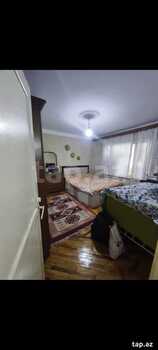 3-otaqlı mənzil, E. Süleymanov küç., 70 m²