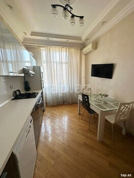 3-otaqlı yeni tikili kirayə verilir, Əbdülvahab Salamzadə küç., 130 m²