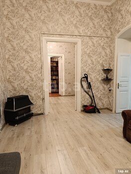 4-otaqlı mənzil kirayə verilir, Nizami m., 80 m²