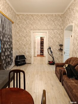 4-otaqlı mənzil kirayə verilir, Nizami m., 80 m²