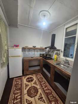 Həyət evi kirayə verilir, 8 Noyabr m.