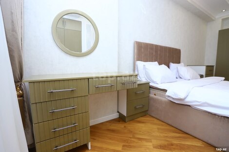 2-otaqlı mənzil kirayə verilir, Sahil m., 100 m²