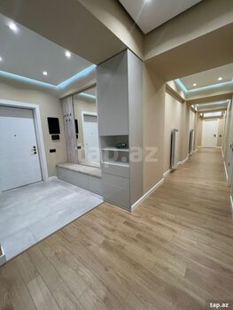 4-otaqlı yeni tikili, Elmlər Akademiyası m., 185 m²