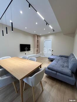 4-otaqlı yeni tikili, Elmlər Akademiyası m., 185 m²